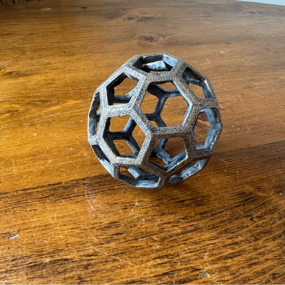 Abstract Aquarium Fish Tank Tunnel Ball